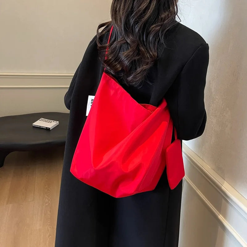 Minimalist and lazy style tote shoulder bag, women's large capacity armpit bag, student class bucket bag, retro shopping bag