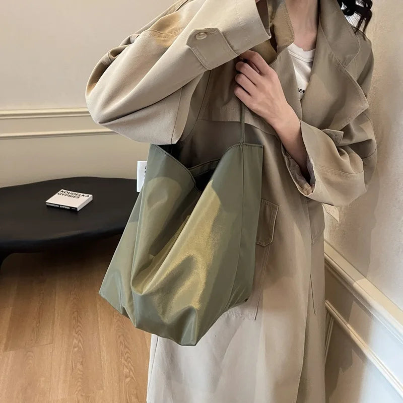 Minimalist and lazy style tote shoulder bag, women's large capacity armpit bag, student class bucket bag, retro shopping bag